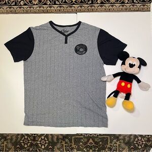 Disney Parks Men’s Gray Disneyland Baseball T-Shirt Free Plush w/Purchase Size M